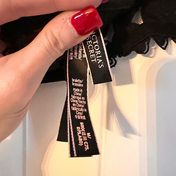 NWT VICTORIAS SECRET SATIN LACE BRALETTE SIZE MEDIUM - Picture 5 of 6